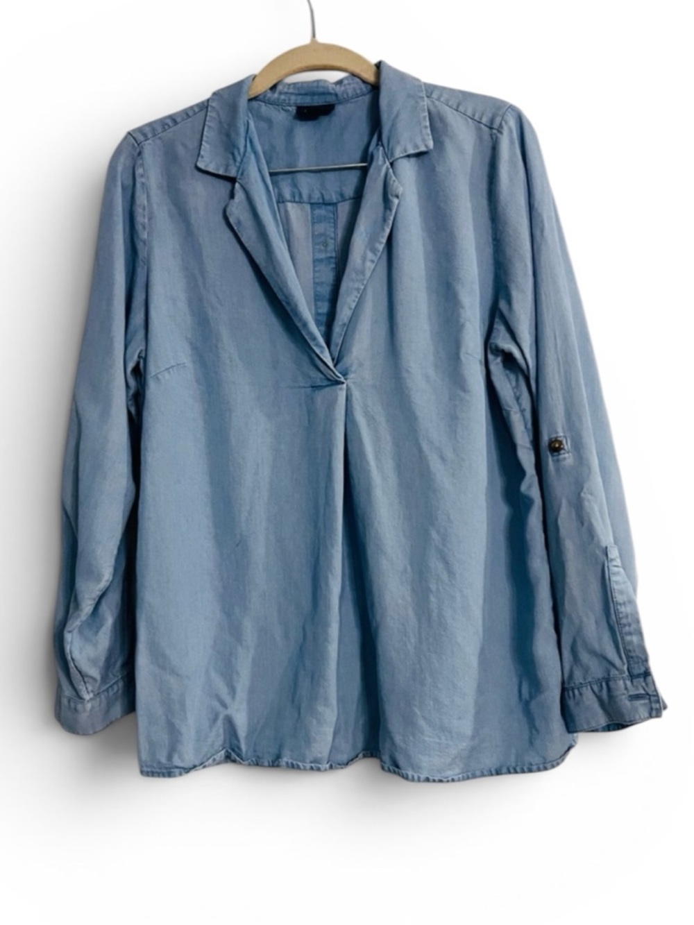 J. jill Denim Chambray Blouse Sz MP Roll Tab Sleeve V-neck Chambray Tencel‎